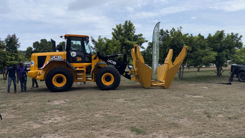 Government of Jamaica purchases a Dutchman Tree Spade