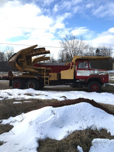 (#08314) 1989 Ford L-8000 with Big John 90